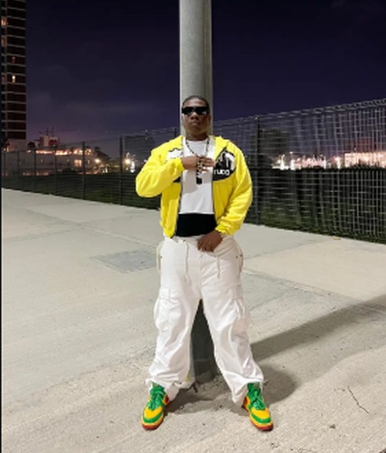 Zaggi Wears yellow jacket streetwear look